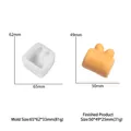 Detail van konijn siliconen mal met afmetingen en afgewerkte oranje konijn cakevorm - Marshmallow Konijn Vorm