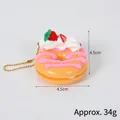 Porte-clés donut orange avec glaçage rose et breloque fraise, dimension 4,5cm - Décoration beignet confiture de fraise (avec chaîne à billes dorée) / 4.50cm / Jaune