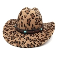 Dettaglio cappello da cowboy leopardato con pietra turchese e fibbia in metallo vintage - Parte Superiore Dritta Stampa Leopardata