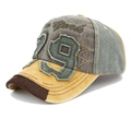 Detailaufnahme der Vintage-Patchwork-Baseballkappe mit 79-Applikation und Stickerei - Verstellbar / Gelb + Kaffee