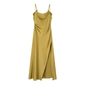 Elegante gouden satijnen slipjurk met gedrapeerde halslijn en een hoge zijsplit erin - S / Goudgeel