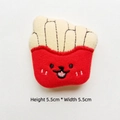 Détail de la broderie frites en peluche avec visage cartoon et marquage de 5,5 cm - Style DIY (Ouverture au dos) / Frites