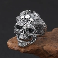 Vintage Punk Skelett Totenkopf Ring in antikem Silber auf einem Naturstein-Sockel - Einstellbar Offen / Schädel