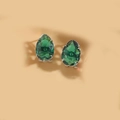 Exquisite drop-shaped green emerald crystal stud earrings in silver setting - Green Zirconia (Silver)