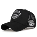 Cappellino trucker nero in mesh con ricamo New York 1985 e pannelli traspiranti - Nero con Ricamo Bianco / Nero con ricamo bianco