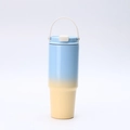 Detail der 30oz Isolierbecher mit blau-gelbem Farbverlauf und weißem Griff für das Auto - 30oz / Blau-Gelb-Verlauf
