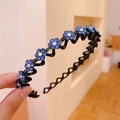Elegante cerchietto nero a onde con fiori di strass blu per acconciature da donna - Cerchietto con fiori di prugno in strass blu