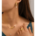Elegantes goldenes Blattschmuckset mit weißen Perlen, Halskette, Ohrringen und Ring - C5841 / Gold