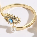 Anillo ajustable de mal de ojo bañado en oro de 14K con circonitas y perla blanca - Estilo Perla Ojo de la Suerte