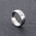 Silberner Titanstahlring mit Hammerschlag-Textur und polierter Innenrille im Retro-Look - US 8 / Gehämmerter Rillenstil / Silber (KR108246-GC)