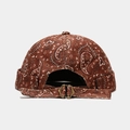 Detail der Paisley-Docker-Mütze mit verstellbarer Metallschnalle im Vintage-Stil hinten - M (56-58cm) / Braun
