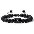 Détail du bracelet en pierre de lave avec perle lettre Z dorée et cordon réglable - Lettre Z(Z)