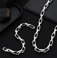 Primer plano de eslabones rectangulares plateados con patrones de copos y cierre de langosta - Pulsera Color Acero 18CM (G2003)
