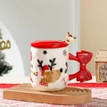 Tazza natalizia in ceramica con manico a fiocco rosso, motivo renna e cucchiaio dorato - Alce
