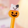 Penna Halloween con gatto bianco su zucca e corpo della penna giallo brillante - Zucca Gatto