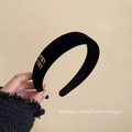 Minimalist black velvet padded headband featuring gold metal min min letter ornaments - Miu Miu Logo Velvet Style / Black