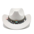 Détail d'un chapeau de cowboy blanc en suédine avec ruban bohème perlé et pierre turquoise - M (56-59cm) / Blanc Cassé Suède