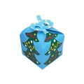 Blaue Weihnachts-Geschenkbox mit grünem Baum-Muster und Sternen-Verschluss oben - Weihnachtsschachtel / 12*12cm / Hellblaues Geschenk