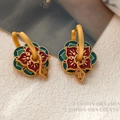 Boho χρυσά σκουλαρίκια μαντάλα με σμάλτο σε μπλε κόκκινο χρώμα και λευκές πέρλες - Στυλ T2290 / Μαργαριτάρι Μαντάλα