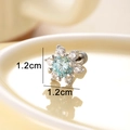 Orecchino a perno fiocco di neve azzurro in acciaio titanio con misura di 1,2 cm - 1.2cm / Blu Mare Chiaro (1 Pezzo)