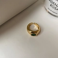 Anillo ajustable de latón bañado en oro con una piedra ovalada de circón verde - Talla única / Oro Circonita Verde