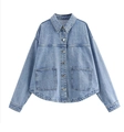 Flach liegende Jeansjacke in Hellblau mit Pattentaschen und rundem Saumdetail - XS / Blau