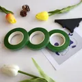 Drei Rollen dunkelgrünes Blumenband zum Umwickeln von Blumen und Bastelarbeiten - Grün