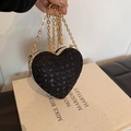 Elegante borsa da sera nera a forma di cuore con texture glitterata e catena d'oro - Nero