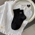 Atmungsaktive schwarze Crew-Socken mit weißer Bärenstickerei auf weißem Leinen - Einheitsgröße / Schwarz Stickerei (Bär/Krone)