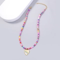 Collana bohémien con perline di argilla colorata e ciondolo a cuore dorato arcobaleno - Colorato