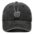 Vue détaillée de la broderie Good Vibes sur la casquette de baseball en coton délavé - Taille unique / Noir