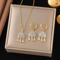 Parure de bijoux dorée avec pendentifs nuages bleu clair et pierres de pluie - Nuage Gris