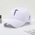 Weiße Baseballkappe aus Baumwolle mit schwarzer Faith-Stickerei im klassischen 6-Panel-Stil - Verstellbar / Weiß