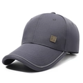 Dunkelgraue Baseballkappe aus Twill-Stoff mit bronzenem chinesischen Metallemblem - Verstellbar / Grau