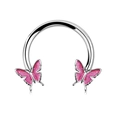 Detailaufnahme von silbernem Hufeisenring mit rosa Glitzer-Schmetterlingen für Piercings - 1.2x10mm / Rosa Schmetterling