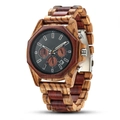 Detalle de reloj de cuarzo multifuncional en madera de sándalo marrón con esfera de calendario - Esfera con Escala / Madera de Cebra y Sándalo Rojo