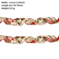 Détail du ruban de Noël avec motifs de houx et pommes de pin et bords filaires - Poinsettia Khaki Pomme de Pin / 2 Mètres
