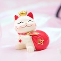 Statuetta gatto della fortuna bianco in resina con orecchie rosse e sacco d'oro - 8041 Gatto sacchetto di soldi