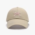 Beigefarbene Baseballkappe für Pferdeschwänze mit rosa gestickter Schleife vorne - Khaki
