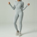 Lichtblauwe geribbelde yoga jumpsuit met lange mouwen, ritssluiting en duimgaten - S / Lichtgrijs