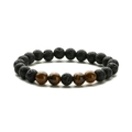 Bracciale di perle occhio di tigre da 8mm e pietra lavica nera su sfondo bianco - Bracciale di Perline Occhio di Tigre e Pietra Lavica