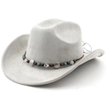 Détail d'un chapeau de cowboy gris clair avec bandeau ethnique perlé et breloques - M (56-58cm) / Gris clair