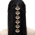 Detail of vintage gold head chain with pink gems and white pearls on hair - Gold Pink Fan-shaped Gemstone Pearl Style (4072910)