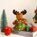 Dettaglio del sacchetto regalo a renna natalizia con ricamo Merry Christmas sulla gonna - Sacchetto Renna a Forma di Albero