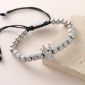 Bracciale a sfere d'argento con corona e cordino nero regolabile su base in pietra - Corona (NAL10-3) / 6mm / Argento