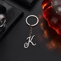 Eleganter Schlüsselanhänger aus silbernem Edelstahl mit einem modischen Buchstaben K - Buchstabe K