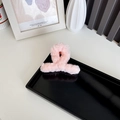 Plüsch-Haarklammer aus Kaninchenfellimitat in zartem Rosa für elegante Hochsteckfrisuren - Orange-Rosa