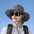 Chapeau de soleil gris à large bord pour femme avec logo Sport et mentonnière réglable - Gris Foncé Spatial