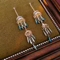 Nahaufnahme von Vintage-Ohrringen mit lila Kristallen und blauen Perlen in Samtbox - Silbernadel Diamant Perle Windspiel Quasten Ohrstecker (7#)