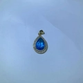 Pendentif goutte en zircon bleu avec double entourage de cristaux et finition dorée - Pendentif Seul (Sans Chaîne) / Goutte d'eau Bleu Marine